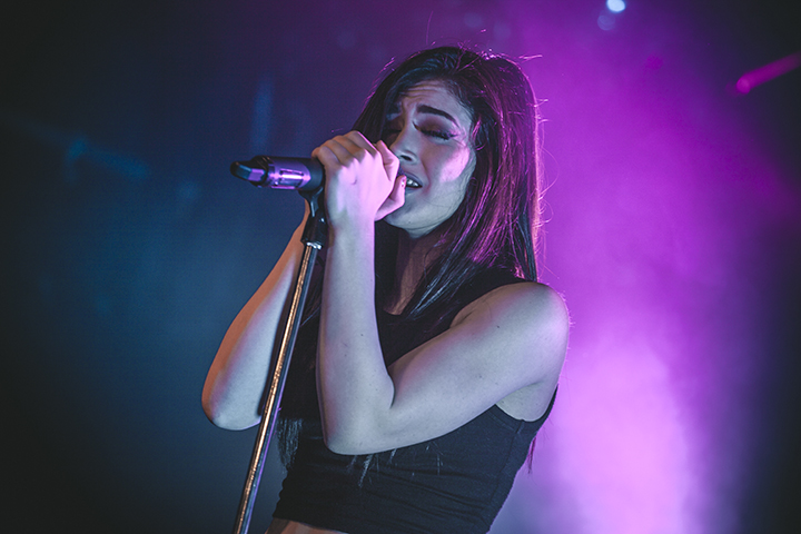 AGAINST THE CURRENT vs. ROAM vs. THE OVERSLEPT @ Muziekodroom, foto 16, foto's door Alana Clemens - FrontView Magazine