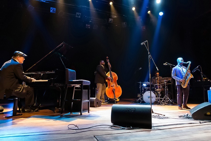 Gregory Porter - VW Spring Sessions 2016 @ De Roma, picture 8, photographed by Edwin Houdevelt - FrontView Magazine