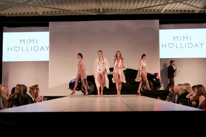 Modeshow Valerie De Booser @ ACM garage Mechelen, picture 28, photographed by Bart Baevegems - FrontView Magazine