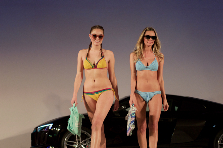 Modeshow Valerie De Booser @ ACM garage Mechelen, picture 30, photographed by Bart Baevegems - FrontView Magazine