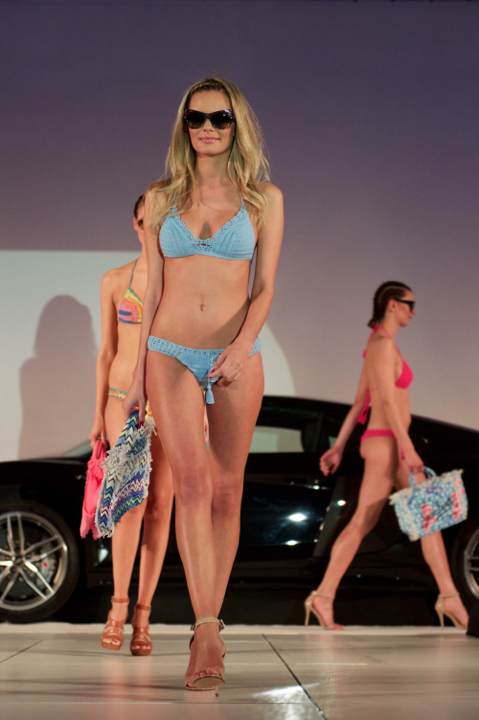 Modeshow Valerie De Booser @ ACM garage Mechelen, picture 32, photographed by Bart Baevegems - FrontView Magazine