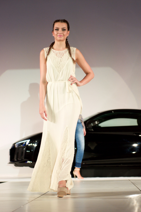 Modeshow Valerie De Booser @ ACM garage Mechelen, picture 36, photographed by Bart Baevegems - FrontView Magazine