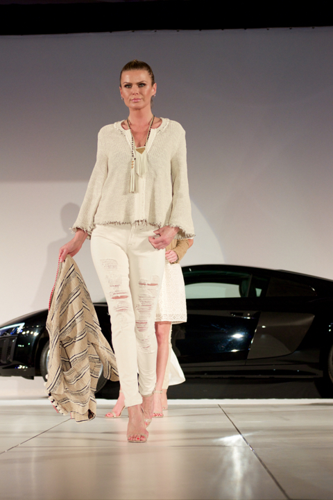 Modeshow Valerie De Booser @ ACM garage Mechelen, picture 39, photographed by Bart Baevegems - FrontView Magazine