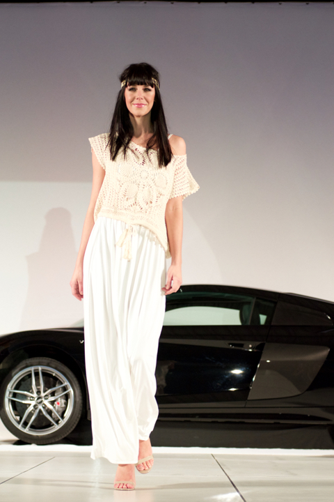 Modeshow Valerie De Booser @ ACM garage Mechelen, picture 40, photographed by Bart Baevegems - FrontView Magazine