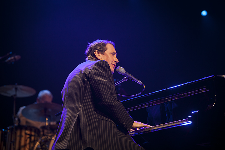 Jools Holland @ De Roma, picture 1, photographed by Frank Lambrechts - FrontView Magazine