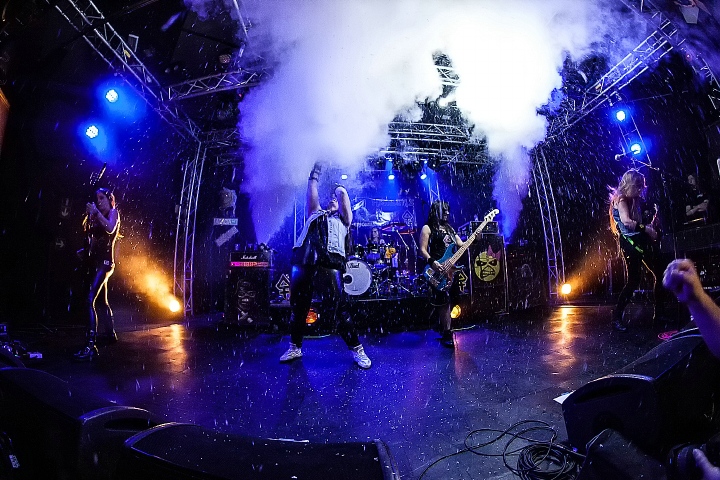 The Iron Maidens @ De Pul, picture 46, photographed by Edwin Houdevelt - FrontView Magazine