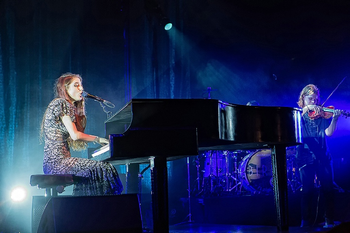 Birdy @ Ancienne Belgique, picture 8, photographed by Edwin Houdevelt - FrontView Magazine