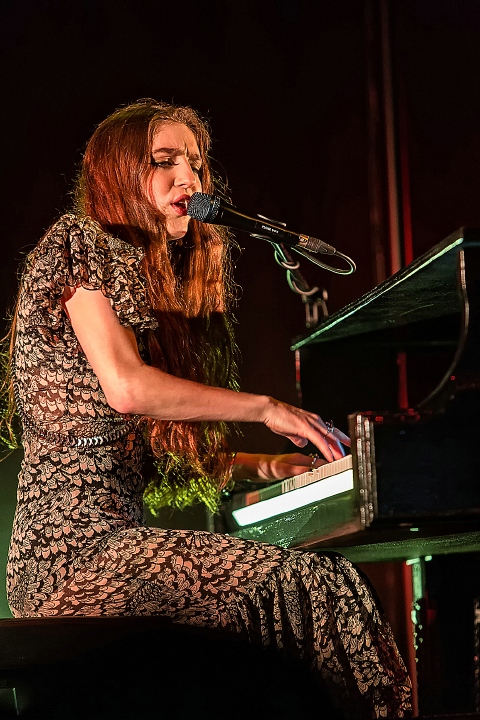 Birdy @ Ancienne Belgique, picture 14, photographed by Edwin Houdevelt - FrontView Magazine