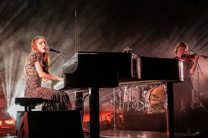 Birdy @ Ancienne Belgique, picture 18, photographed by Edwin Houdevelt - FrontView Magazine