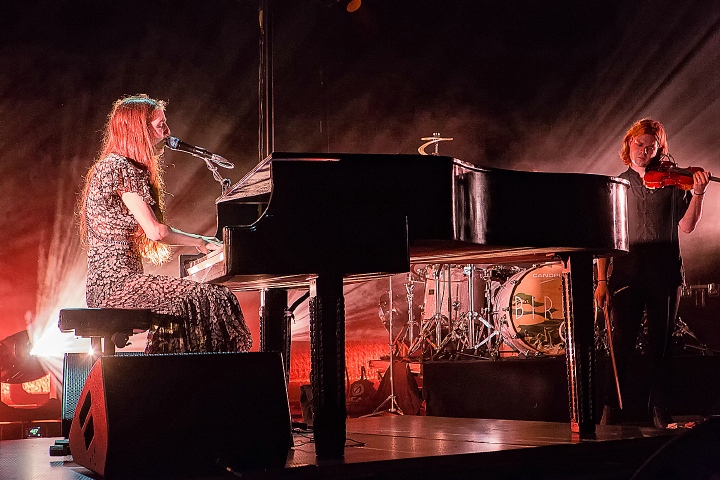 Birdy @ Ancienne Belgique, picture 20, photographed by Edwin Houdevelt - FrontView Magazine