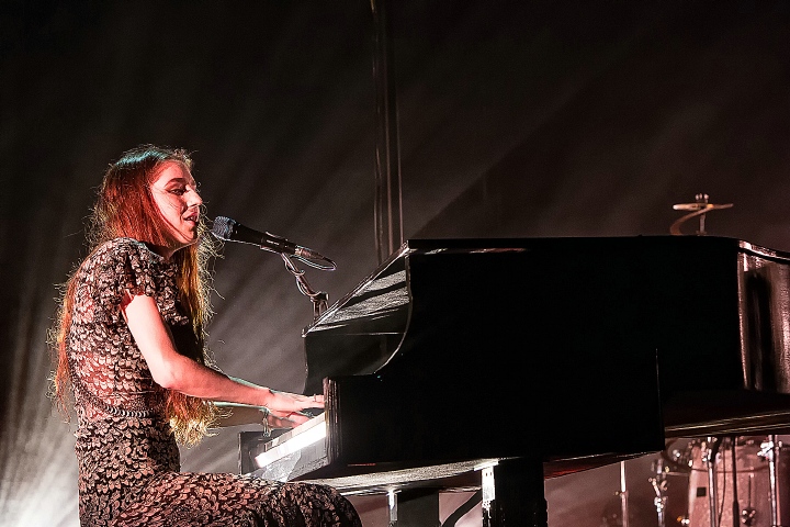Birdy @ Ancienne Belgique, picture 26, photographed by Edwin Houdevelt - FrontView Magazine