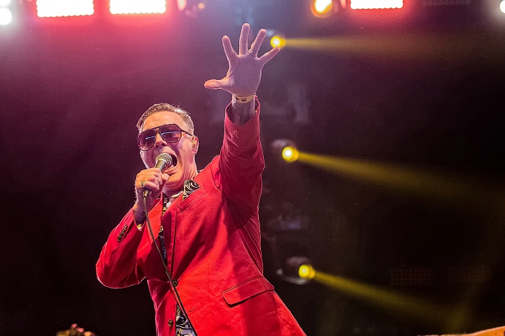 Me First And The Gimme Gimmes @ Groezrock 2016, foto 1, foto's door Edwin Houdevelt - FrontView Magazine