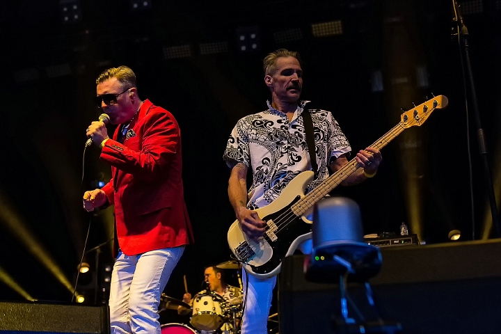 Me First And The Gimme Gimmes @ Groezrock 2016, foto 16, foto's door Edwin Houdevelt - FrontView Magazine