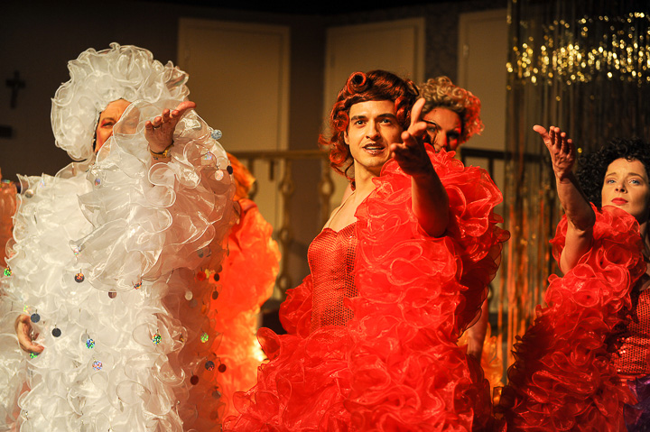 La cage aux Folles @ EWT Theater - Deurne, picture 60, photographed by Goele Bormans - FrontView Magazine