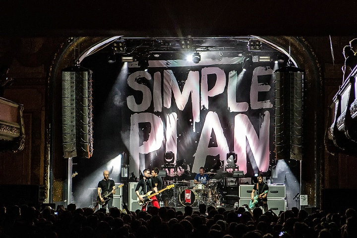 Simple Plan @ Vooruit Gent, picture 3, photographed by Edwin Houdevelt - FrontView Magazine