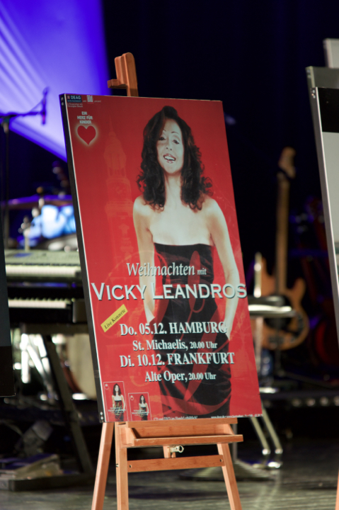 Vicky Leandros @ Oostende Kursaal, picture 2, photographed by Bart Baevegems - FrontView Magazine