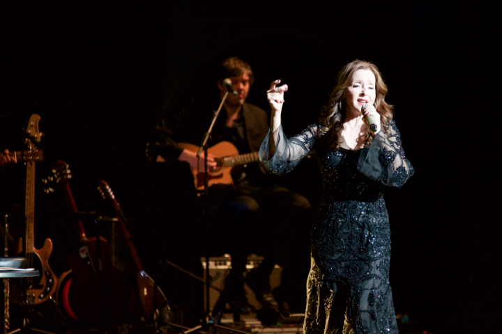 Vicky Leandros @ Oostende Kursaal, picture 6, photographed by Bart Baevegems - FrontView Magazine