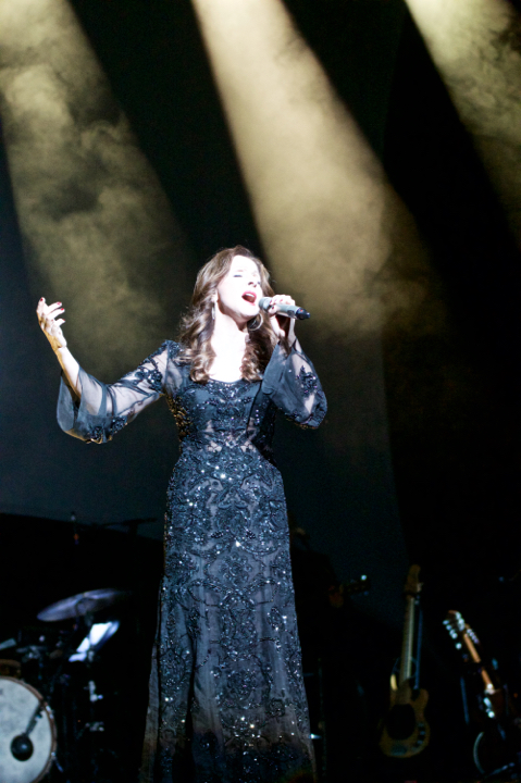 Vicky Leandros @ Oostende Kursaal, picture 8, photographed by Bart Baevegems - FrontView Magazine