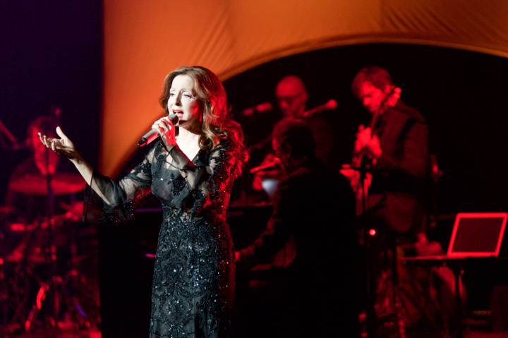 Vicky Leandros @ Oostende Kursaal, picture 11, photographed by Bart Baevegems - FrontView Magazine