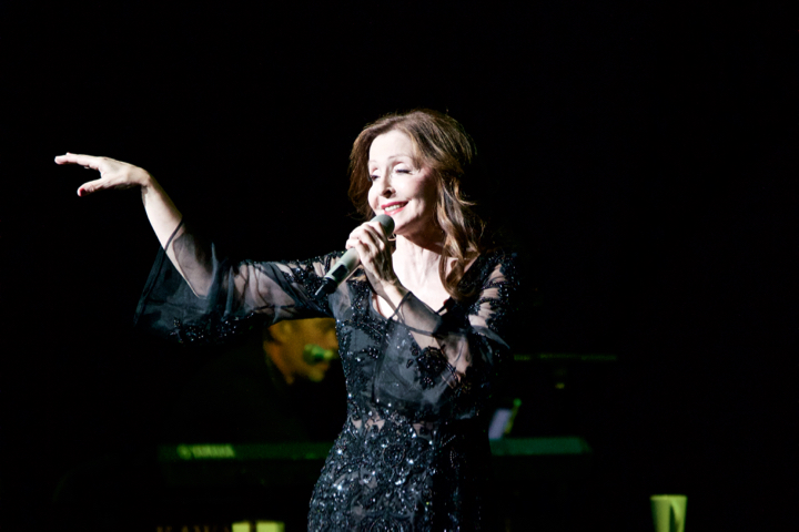 Vicky Leandros @ Oostende Kursaal, picture 14, photographed by Bart Baevegems - FrontView Magazine