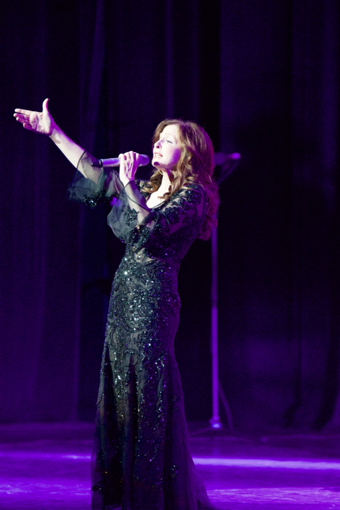 Vicky Leandros @ Oostende Kursaal, picture 16, photographed by Bart Baevegems - FrontView Magazine
