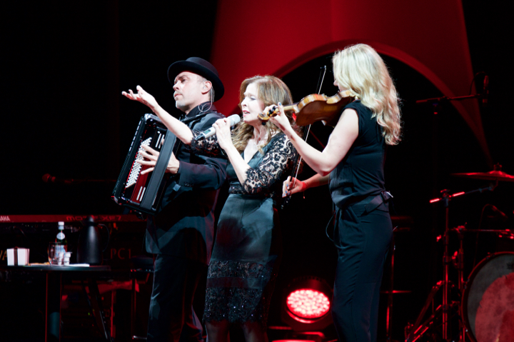 Vicky Leandros @ Oostende Kursaal, picture 19, photographed by Bart Baevegems - FrontView Magazine