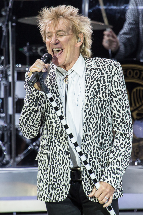 Rod Stewart @ Sportpaleis, picture 5, photographed by Dorien Goetschalckx - FrontView Magazine
