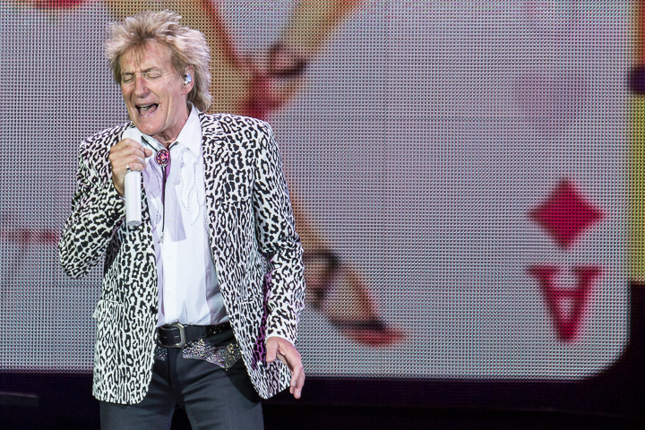 Rod Stewart @ Sportpaleis, picture 10, photographed by Dorien Goetschalckx - FrontView Magazine
