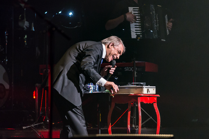 Salvatore Adamo in concert @ Kursaal te Oostende, picture 79, photographed by Guy Danneels - FrontView Magazine