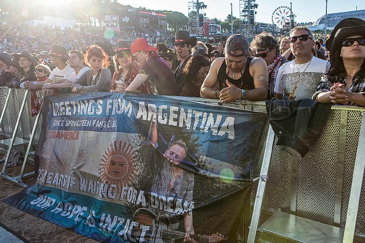 Sfeerbeelden @ Rock In Rio Lisboa 2016, picture 16, photographed by Edwin Houdevelt - FrontView Magazine