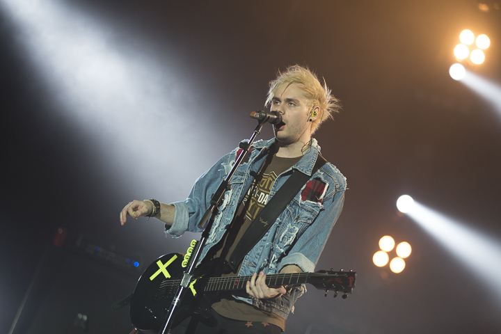 5 Seconds of Summer @ Sportpaleis, foto 4, foto's door Dorien Goetschalckx - FrontView Magazine