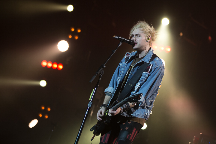 5 Seconds of Summer @ Sportpaleis, foto 7, foto's door Dorien Goetschalckx - FrontView Magazine