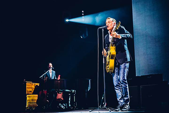 Bryan Adams @ Sportpaleis, foto 1, foto's door Elke Briers - FrontView Magazine