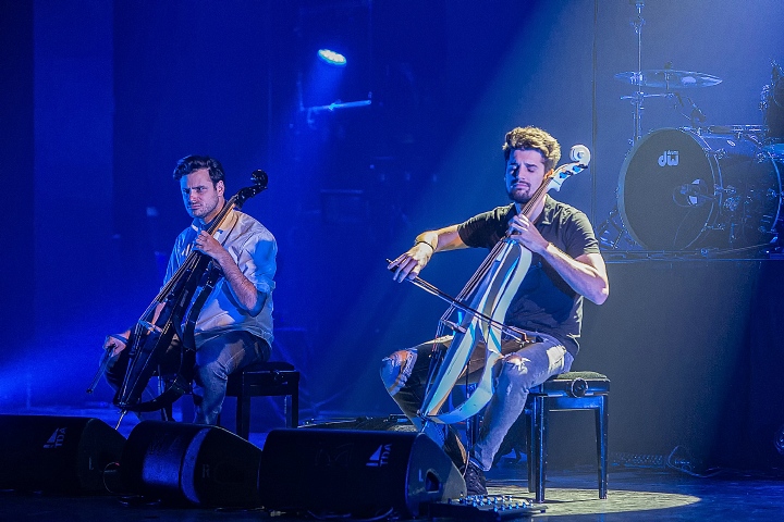 2 Cello's @ Koninklijk Circus, picture 3, photographed by Edwin Houdevelt - FrontView Magazine