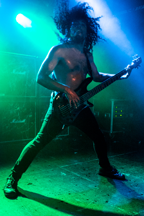Issues @ Trix Club, foto 18, foto's door Erwin Evrard - FrontView Magazine