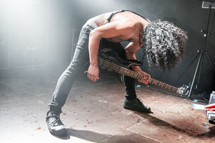 Issues @ Trix Club, foto 20, foto's door Erwin Evrard - FrontView Magazine