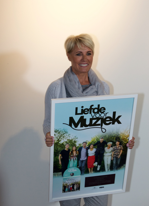 Liefde voor muziek 2 Gouden plaat uitreiking @ zaventem, picture 2, photographed by Bart Baevegems - FrontView Magazine