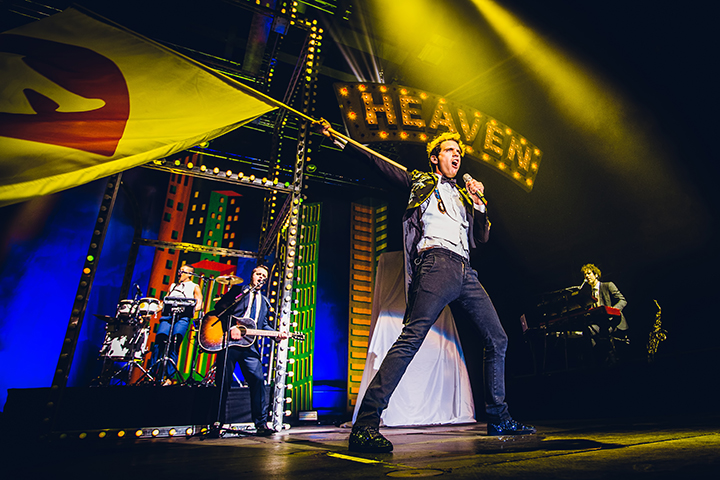 Mika @ Country Hall Liège, picture 23, photographed by Elke Briers - FrontView Magazine