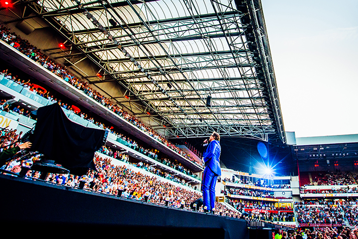 Guus Meeuwis - Groots met een zachte G @ Philips Stadion Eindhoven, foto 3, foto's door Elke Briers - FrontView Magazine