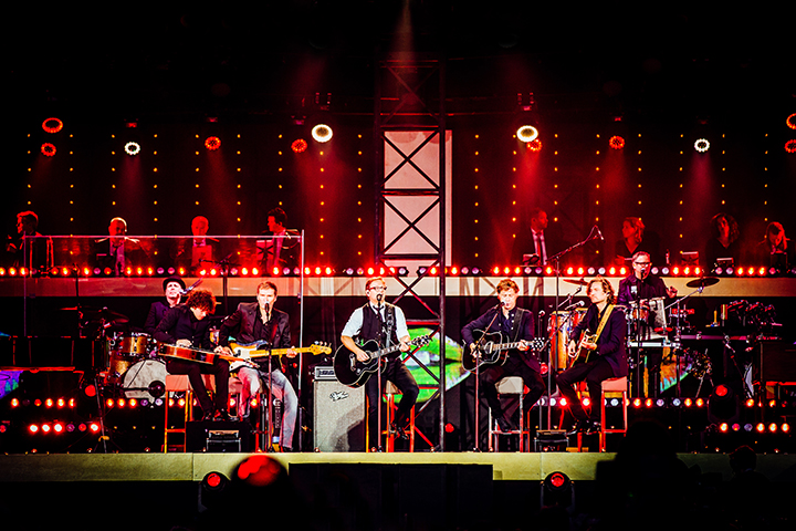 Guus Meeuwis - Groots met een zachte G @ Philips Stadion Eindhoven, foto 38, foto's door Elke Briers - FrontView Magazine