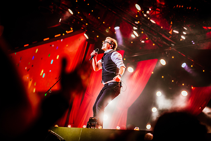 Guus Meeuwis - Groots met een zachte G @ Philips Stadion Eindhoven, foto 43, foto's door Elke Briers - FrontView Magazine