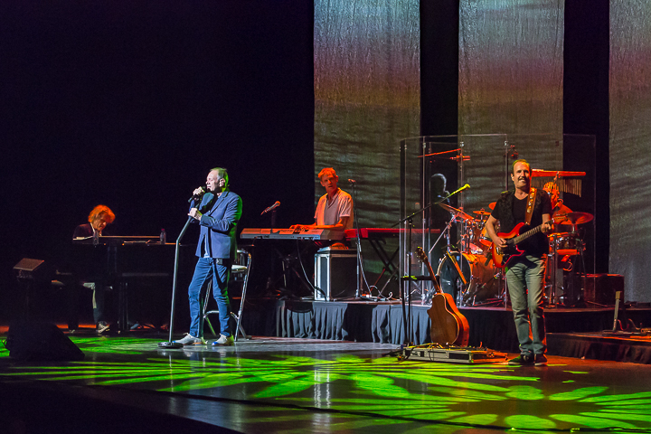Rob de Nijs @ Casino Kursaal Oostende, picture 6, photographed by Guy Danneels - FrontView Magazine