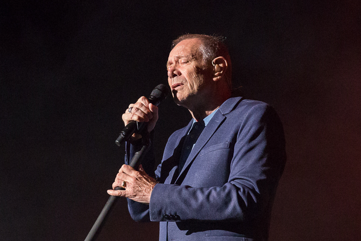Rob de Nijs @ Casino Kursaal Oostende, picture 7, photographed by Guy Danneels - FrontView Magazine