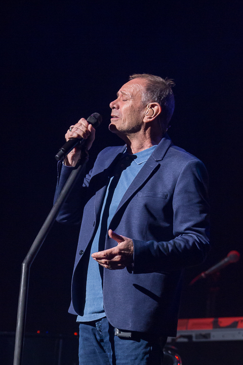 Rob de Nijs @ Casino Kursaal Oostende, picture 16, photographed by Guy Danneels - FrontView Magazine