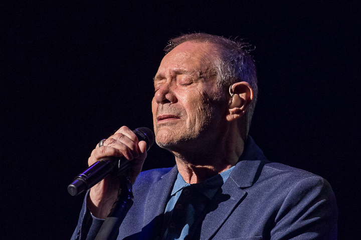 Rob de Nijs @ Casino Kursaal Oostende, picture 18, photographed by Guy Danneels - FrontView Magazine