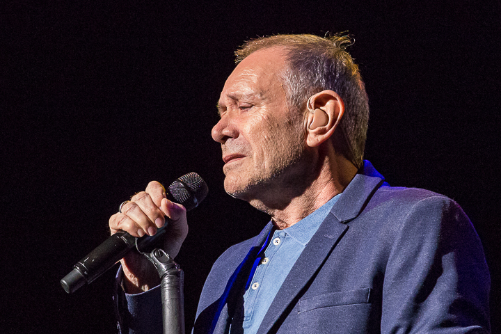Rob de Nijs @ Casino Kursaal Oostende, picture 22, photographed by Guy Danneels - FrontView Magazine