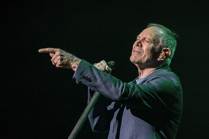 Rob de Nijs @ Casino Kursaal Oostende, picture 26, photographed by Guy Danneels - FrontView Magazine