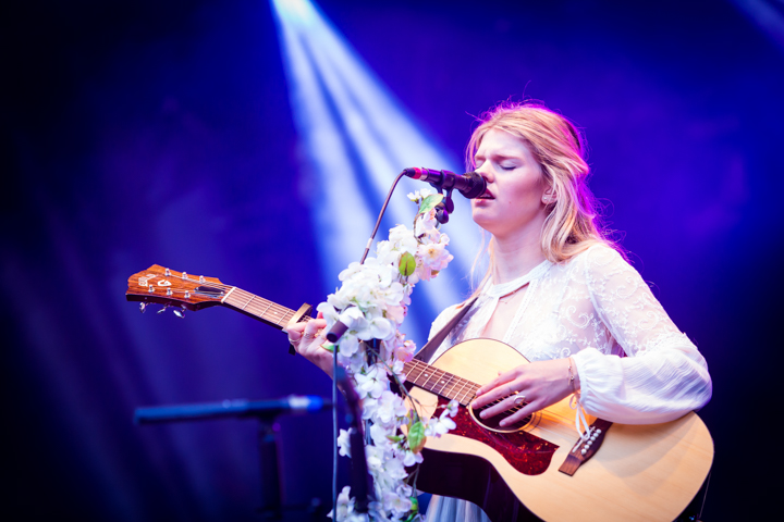 Emma Bale @ Genk on Stage, picture 5, photographed by Kristof Hayen - FrontView Magazine
