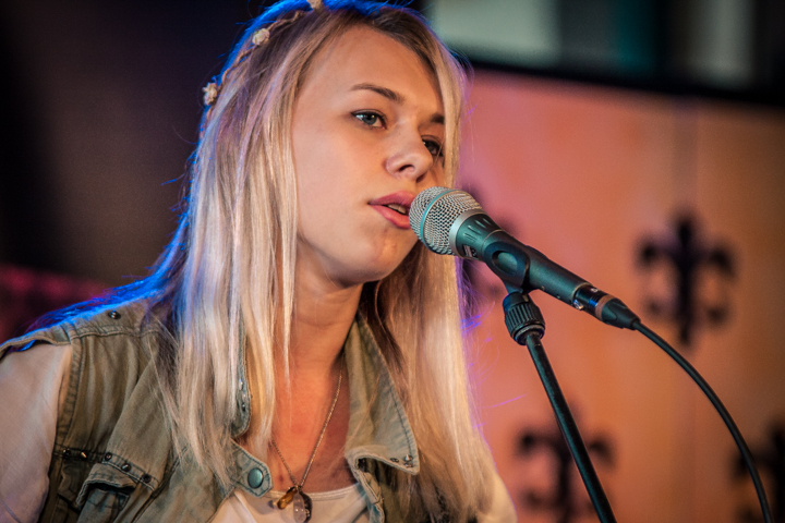 Lotte Walda - Giels Talentenjacht @ Festival Mundial, picture 2, photographed by Frank Bogers - FrontView Magazine