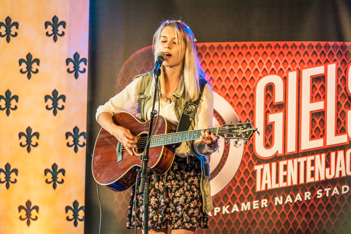 Lotte Walda - Giels Talentenjacht @ Festival Mundial, picture 3, photographed by Frank Bogers - FrontView Magazine